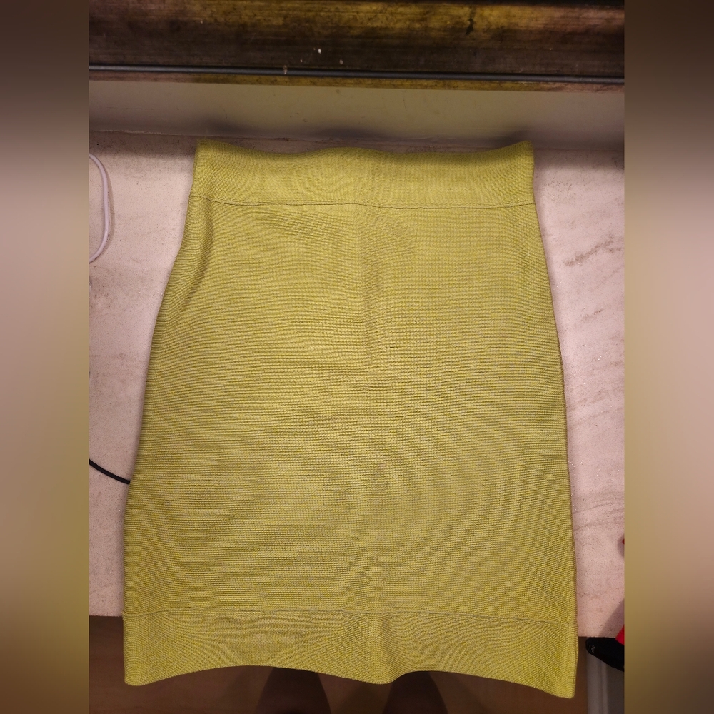 BCBGMaxAzria Neon Green Pencil Skirt Sz M